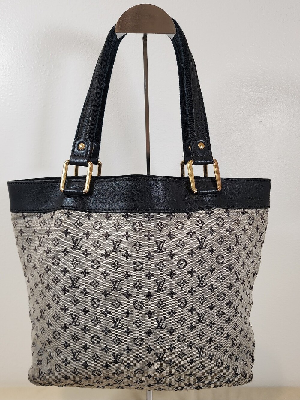 Louis Vuitton Lucille GM Tote. Signs Of Use On Interior.
